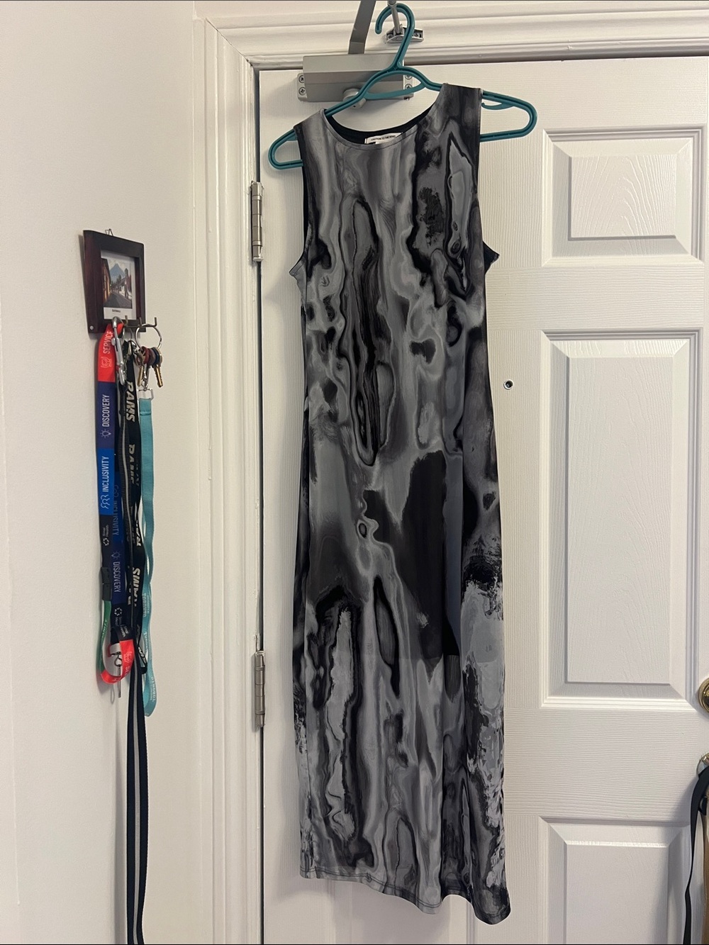 Caution to the wind Women's Marble-Print Sleeveless Maxi Dress - Black & Gray